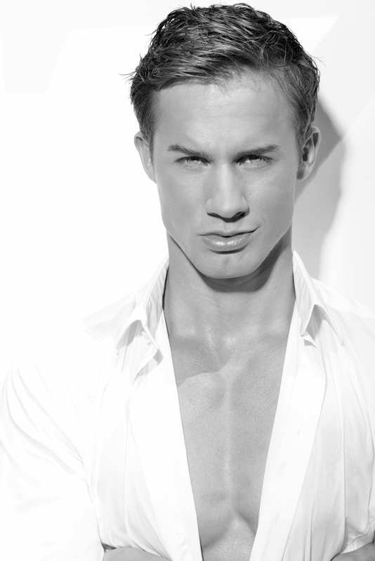 ®DavidBrad-ChrisFon-MUA-03414-web.jpg